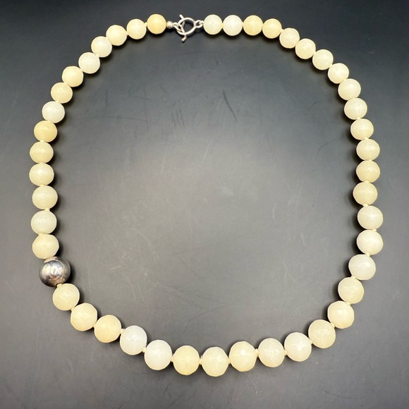 Elegant Cream Beaded Necklace - Picture 1 of 1